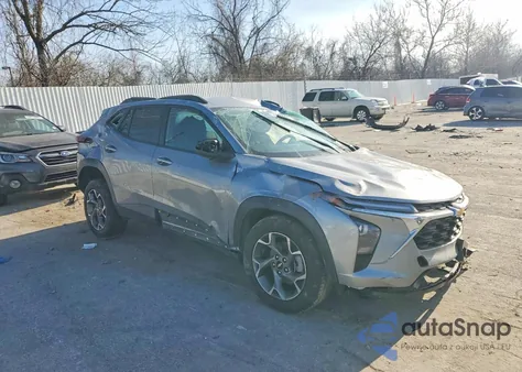 2025 Chevrolet Trax 1Lt z USA, uszkodzony, nr VIN KL77LHEPXSC151792